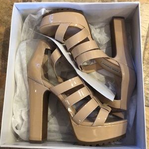 Steve Madden Groove Tan Patent Leather Heels